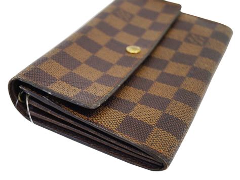 louis vuitton damier wallet.